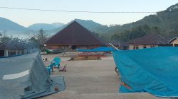 Takut Gempa Susulan, Warga Lelak Pilih Tidur di Tenda Darurat
